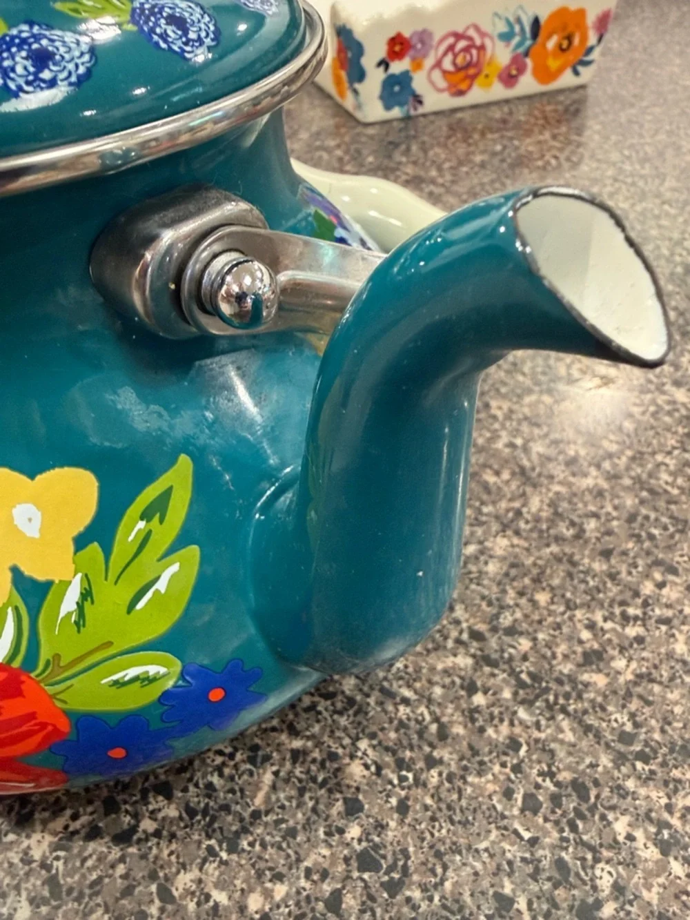 The Pioneer Woman “Dazzling Dahlias” Stovetop Kettle with Cream Handle- 2 quart